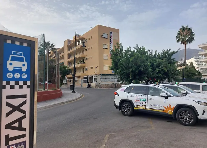 Estudio Con Piscina Y Parking, Playa A 4 Min A Pie, Tren A 2 Min