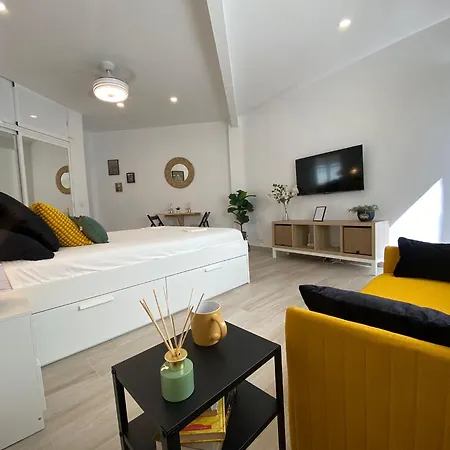 Estudio Con Piscina Y Parking, Playa A 4 Min A Pie, Tren A 2 Min Fuengirola Exterior photo