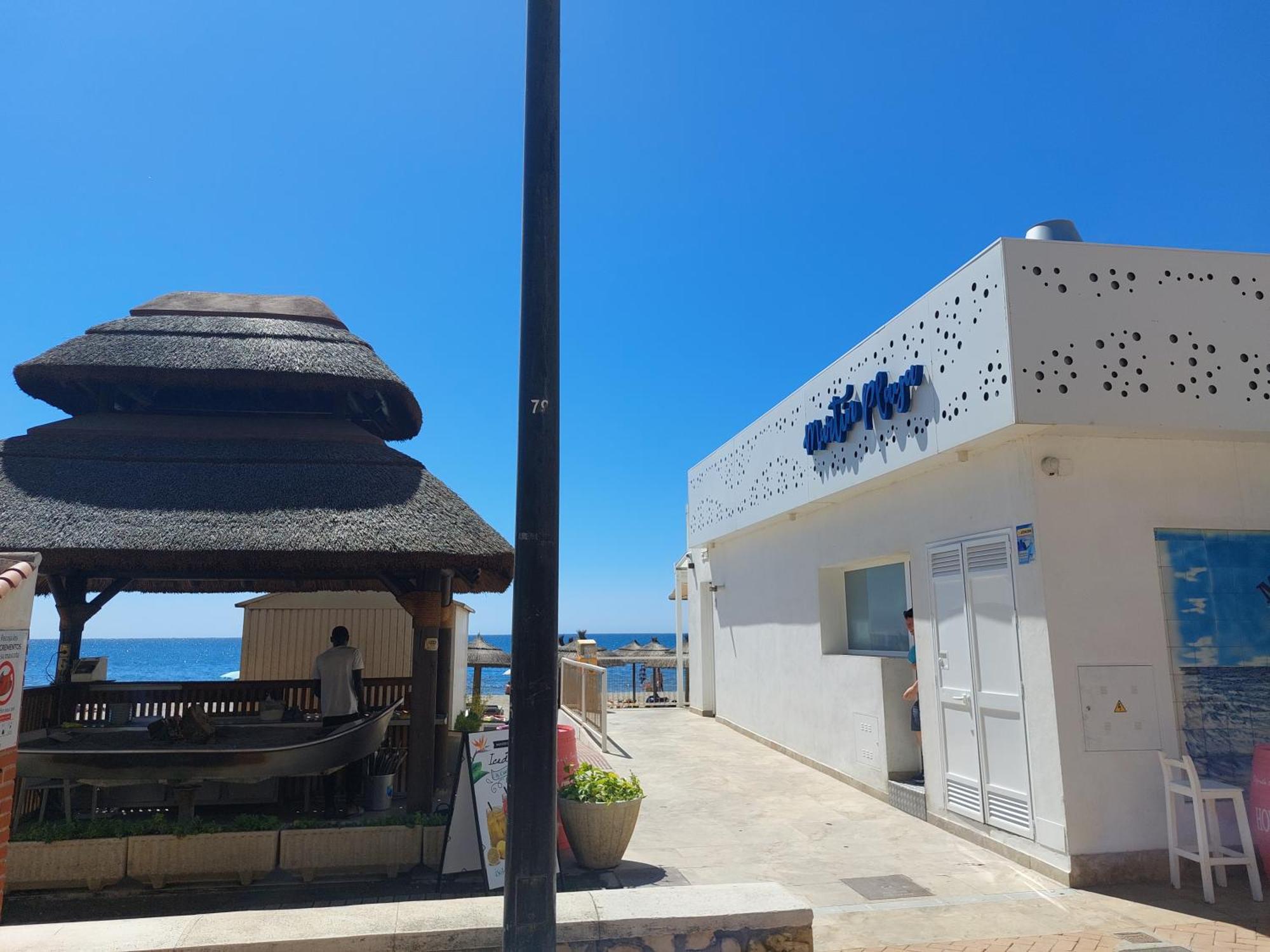 Apartamento Estudio Con Piscina Y Parking, Playa A 4 Min A Pie, Tren A 2 Min *